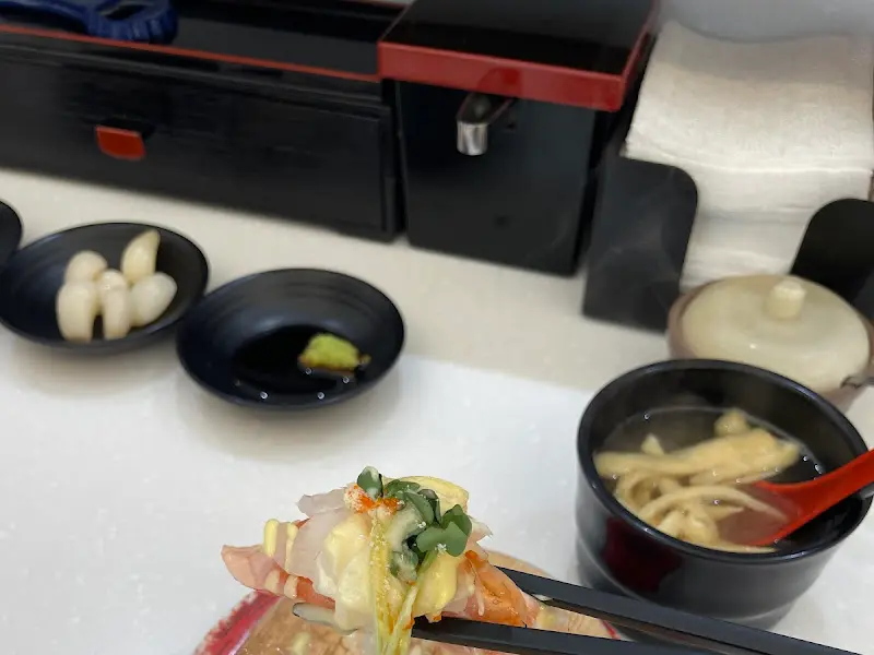 신선한 초밥과 곁들임