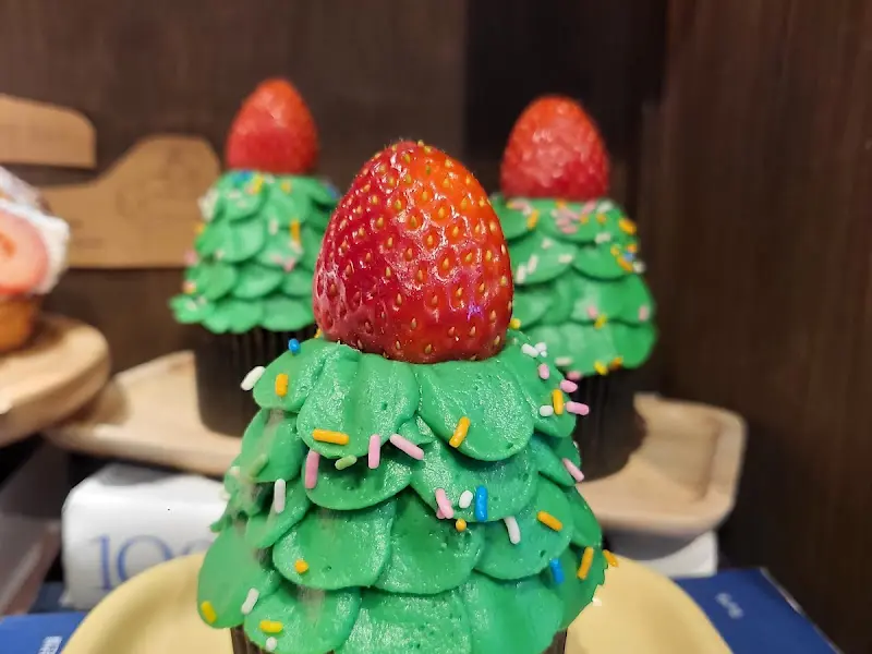 크리스마스 트리 모양의 컵케이크