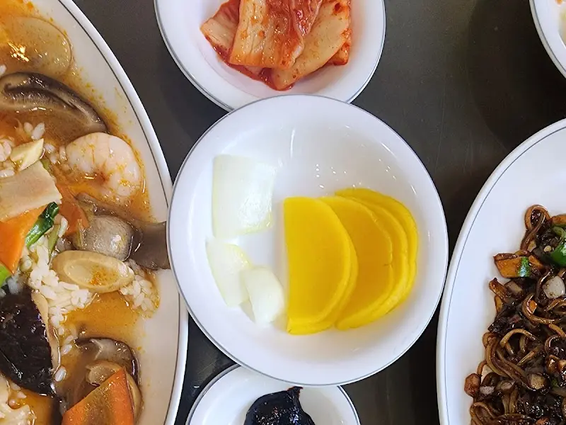 영성반점의 정갈한 밑반찬