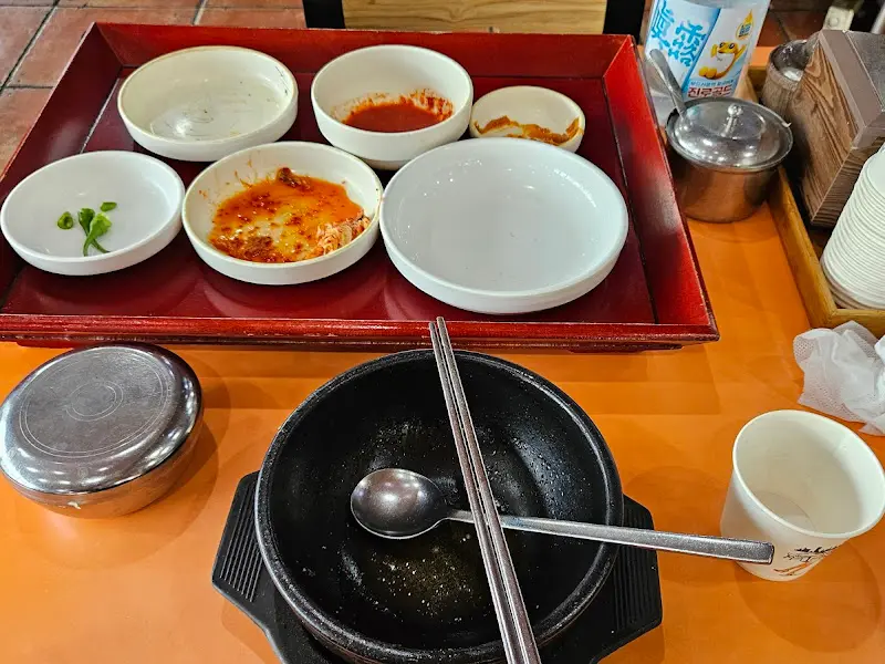 다 먹은 국밥 그릇
