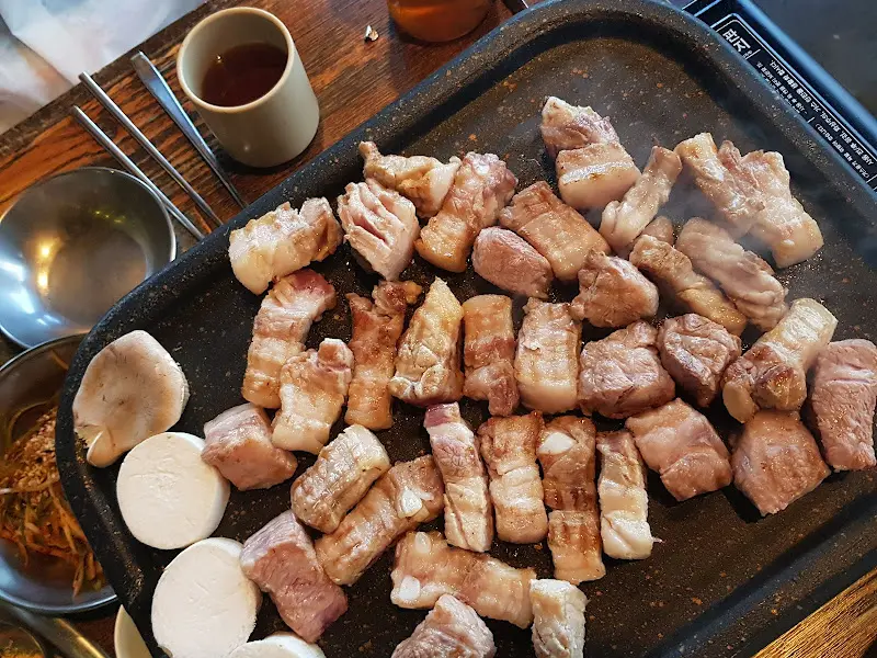 육층집 삼겹살 구이