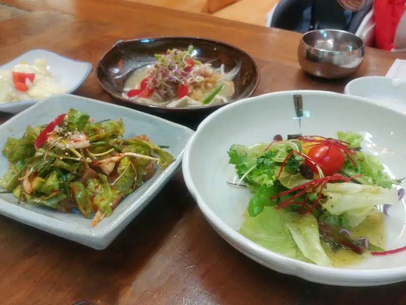 샐러드와 곁들임 요리