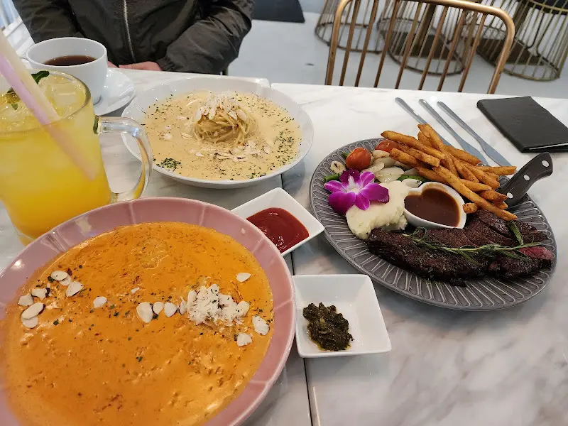 다채로운 메뉴 구성