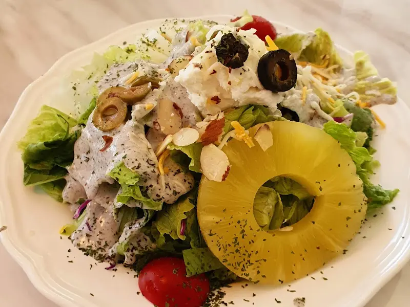 신선한 샐러드의 모습