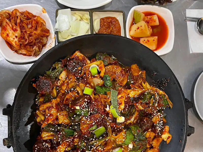 푸짐한 곱창볶음 한 상