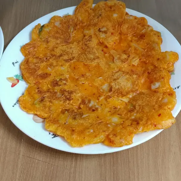 노릇하게 구워진 김치전