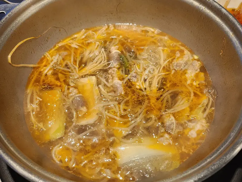 샤브샤브가 끓는 모습