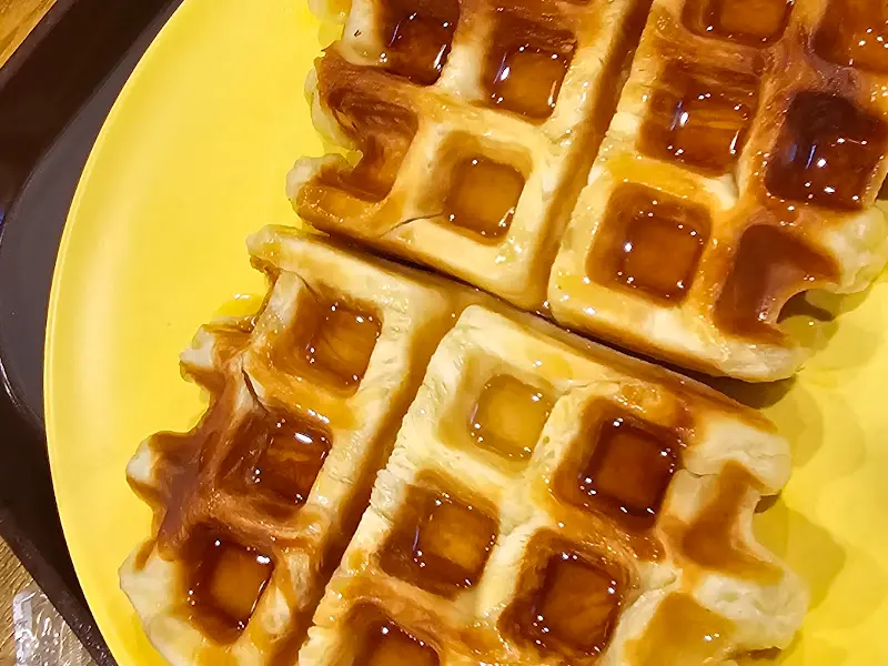 윤기가 흐르는 달콤한 와플