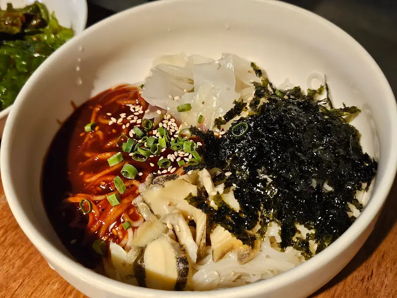 매콤한 소라 비빔면