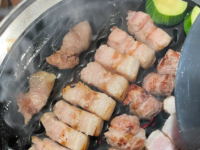 노릇하게 구워진 삼겹살