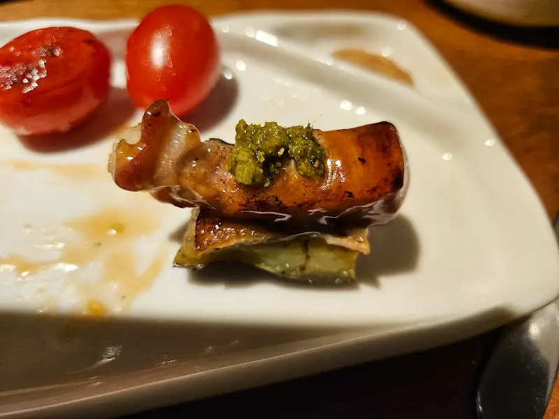 바질 페스토를 곁들인 삼겹살