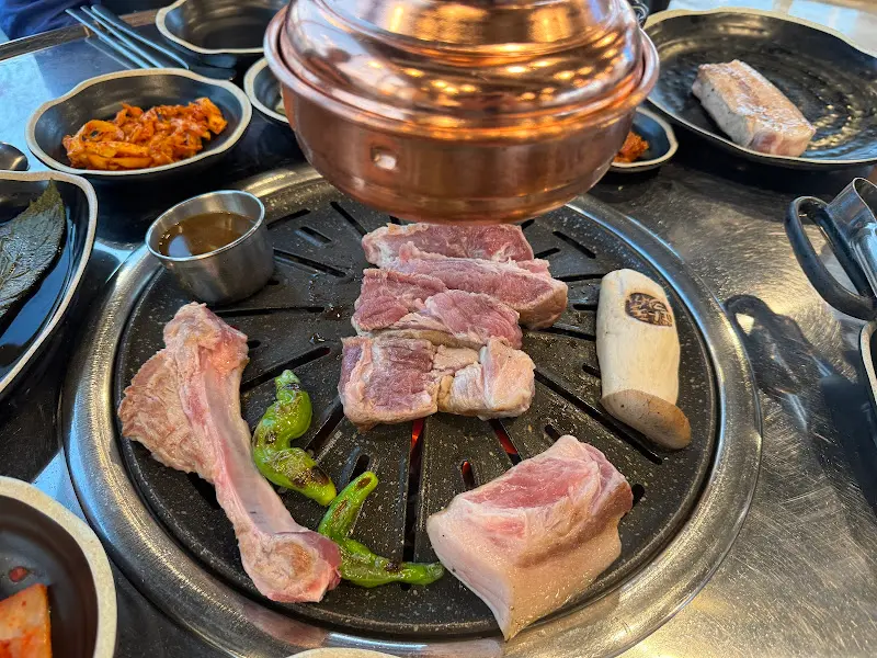 불판 위의 흑돼지