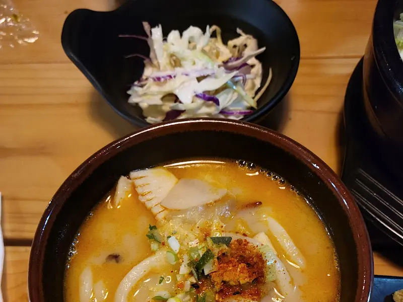 따뜻한 국물이 있는 요리