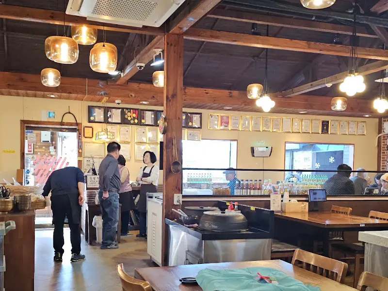 강민주의 들밥 내부 전경