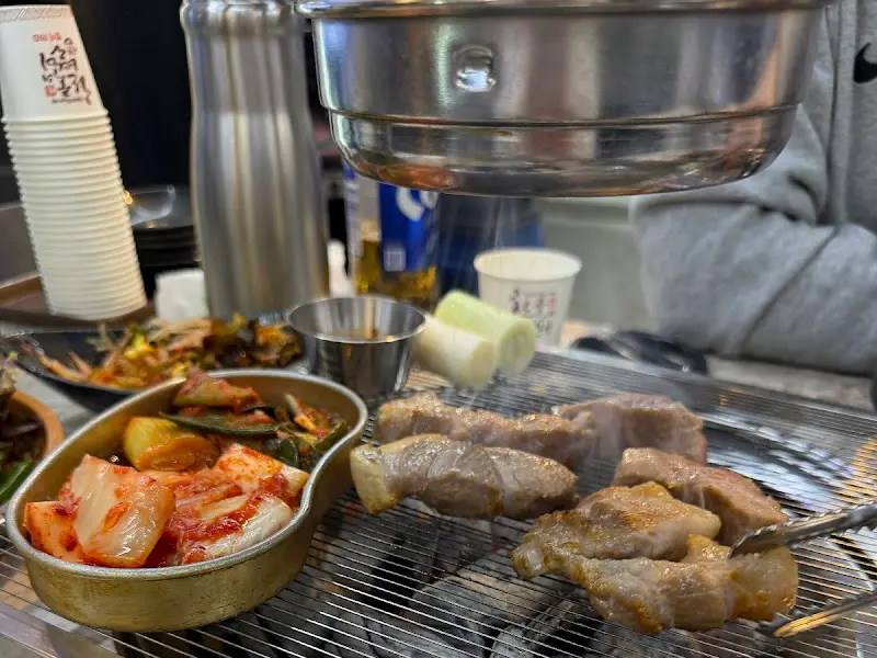 구워지는 쫀득살과 김치