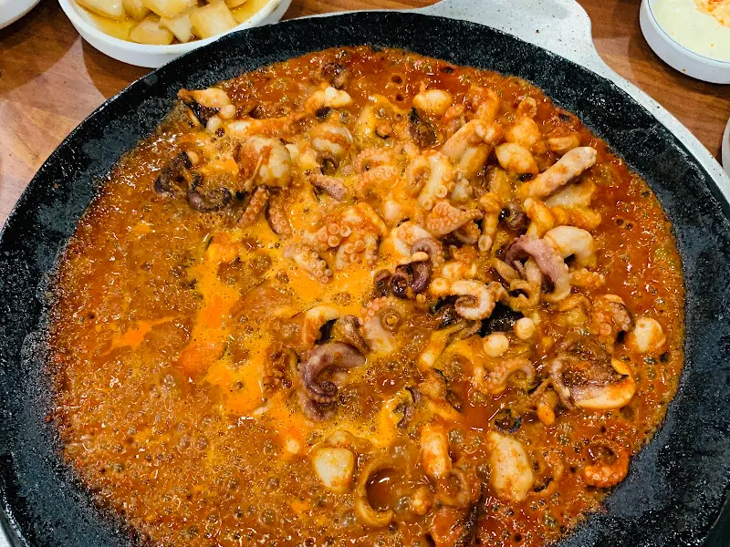 양념에 볶아진 쭈꾸미의 모습