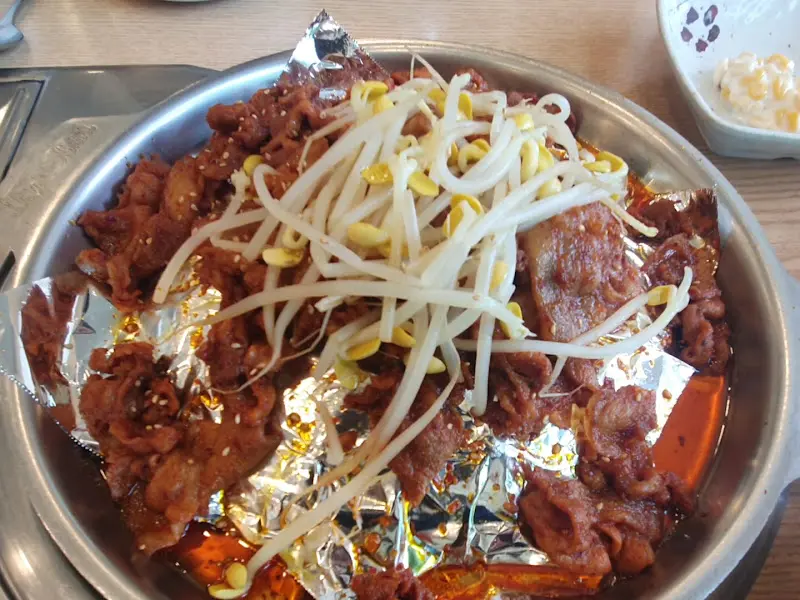 돼지불백과 콩나물의 조화