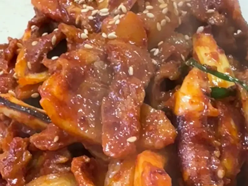 윤기가 흐르는 제육+오징어 볶음