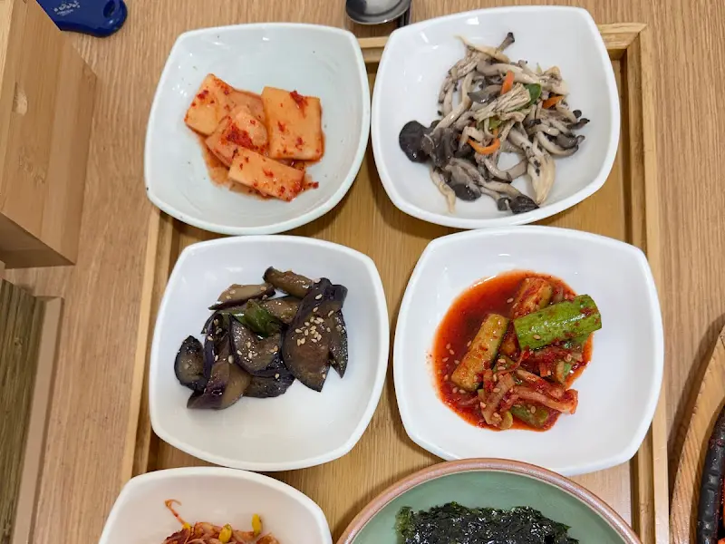 다양한 밑반찬들