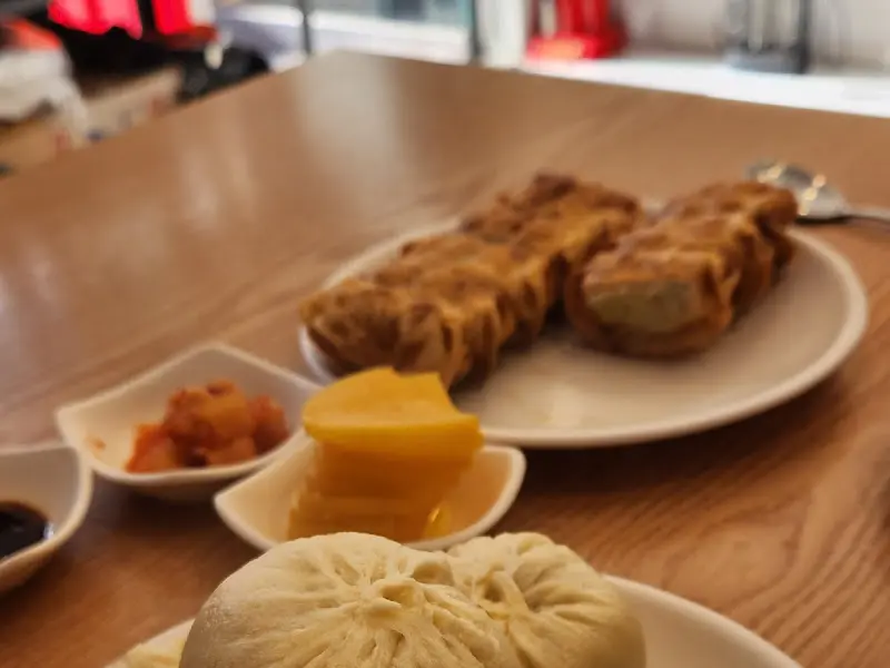 소고기왕만두와 튀김만두의 조화