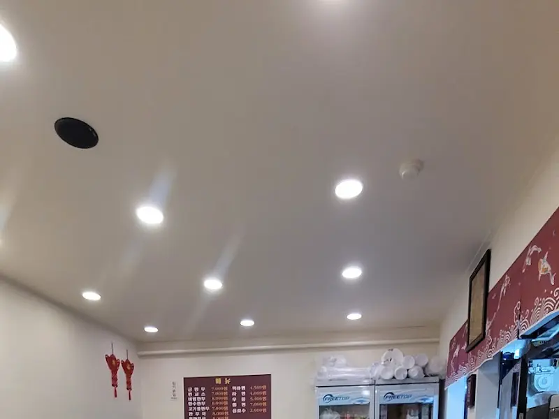 가게 천장의 조명
