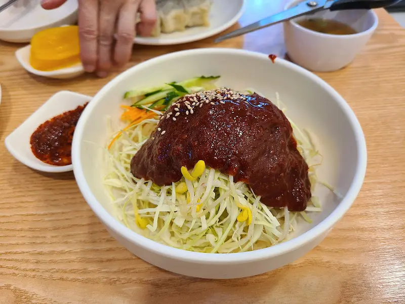 매콤달콤 비빔만두