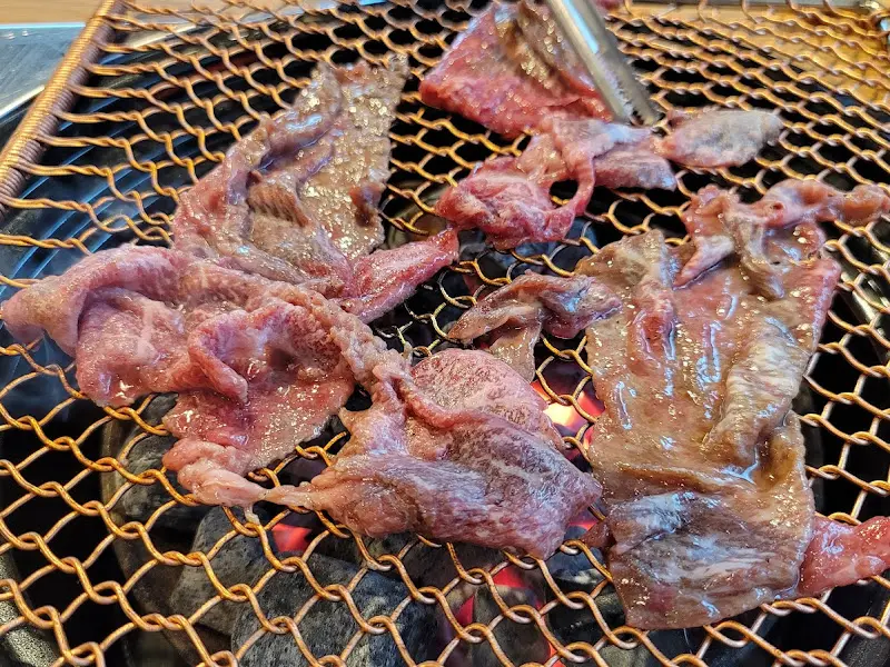 숯불 위에서 익어가는 광양불고기