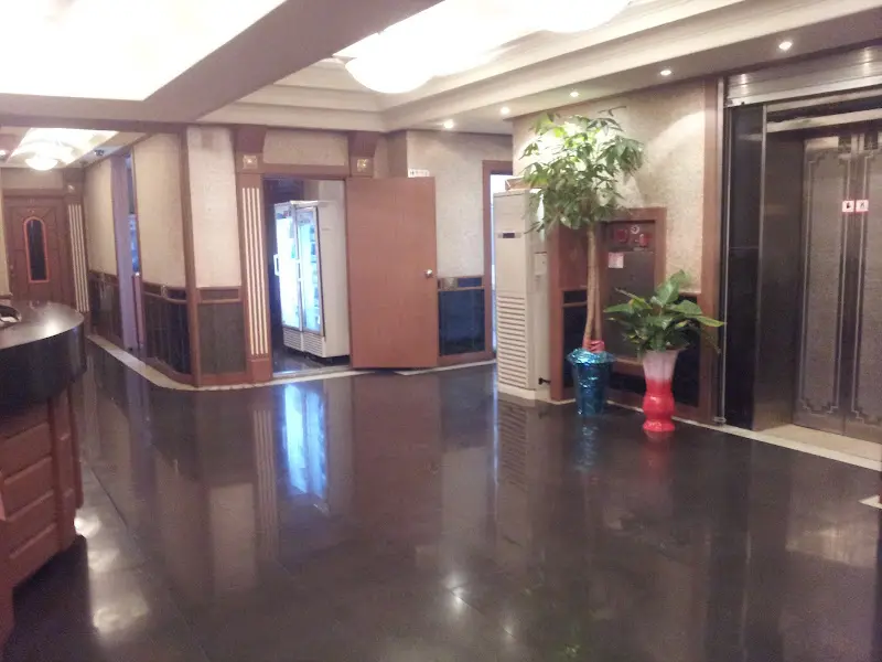 식당 내부의 복도