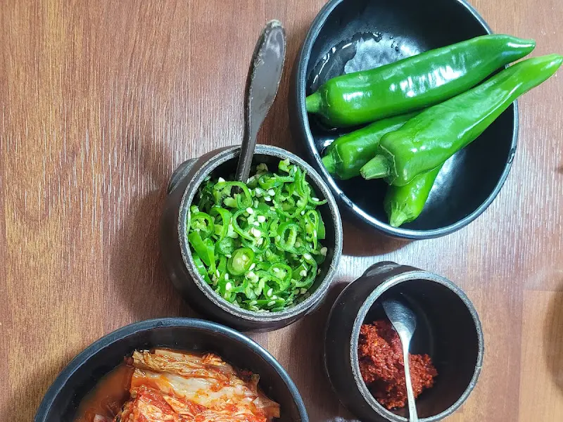 신선한 풋고추와 쌈장