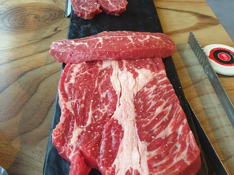 마블링이 살아있는 신선한 소고기