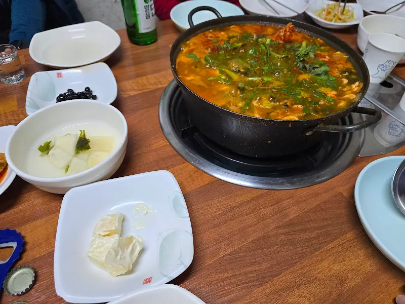 메기매운탕 한 상 차림