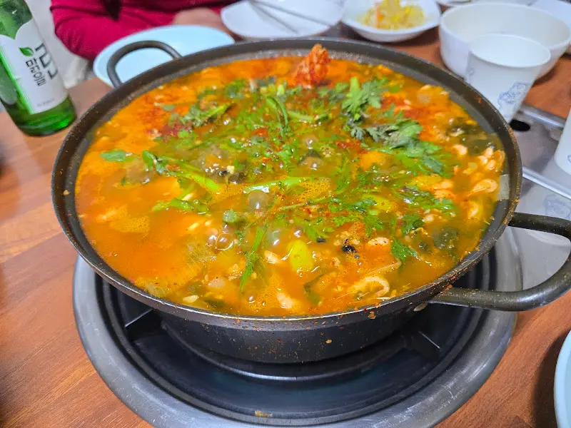 보글보글 끓는 메기매운탕