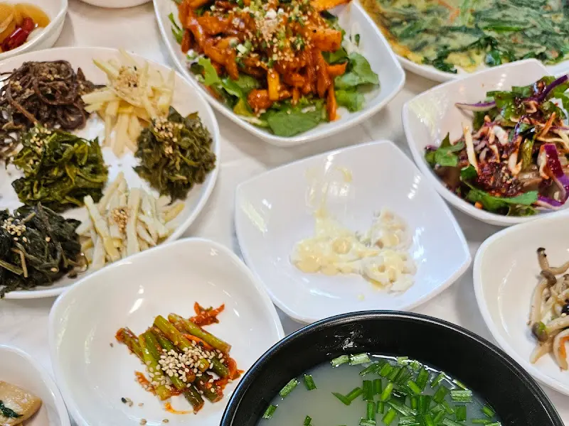 다채로운 반찬들