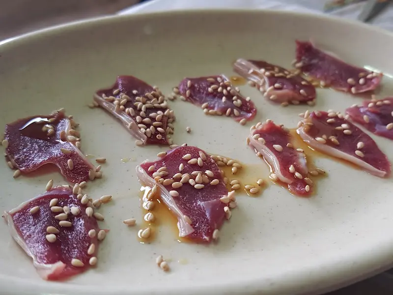 윤기가 흐르는 닭가슴살 육회