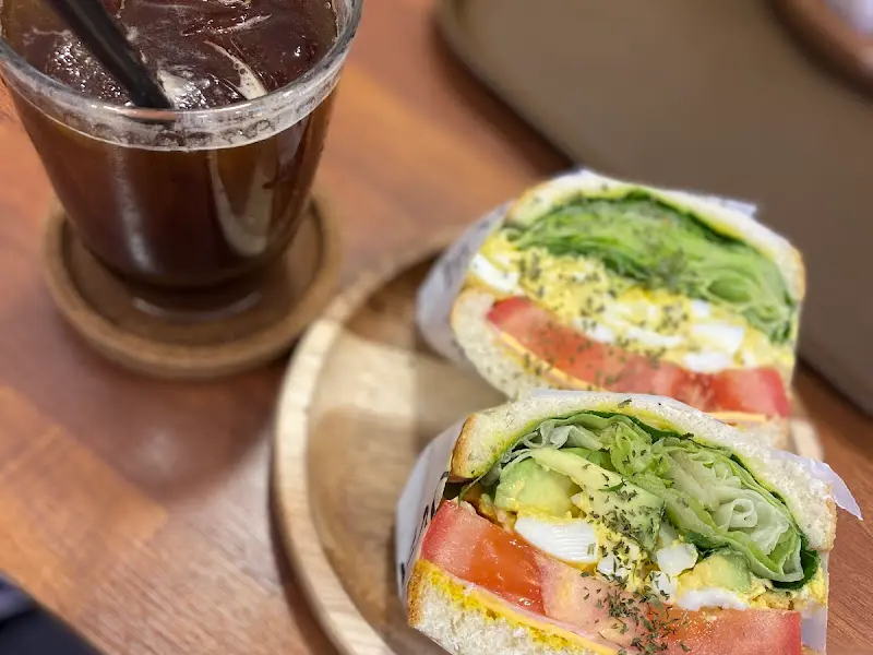 샌드위치와 아이스 아메리카노