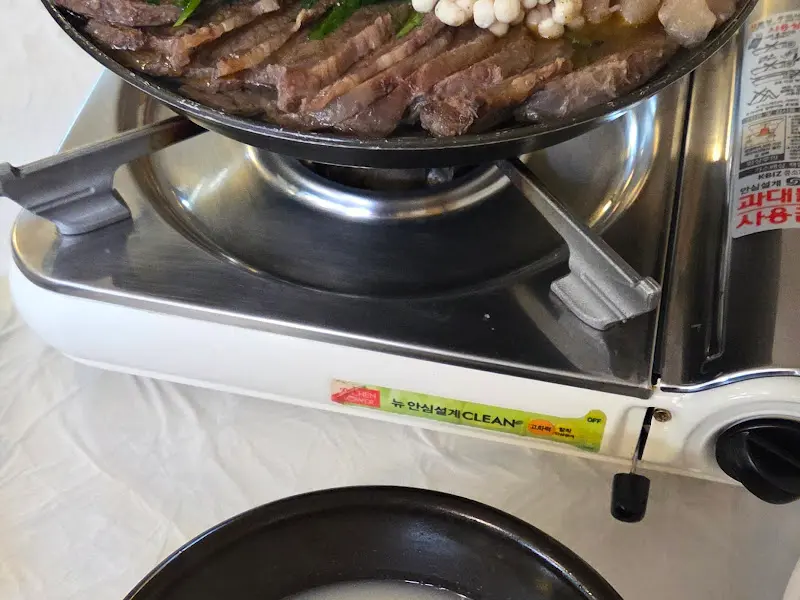 수육이 끓고 있는 모습