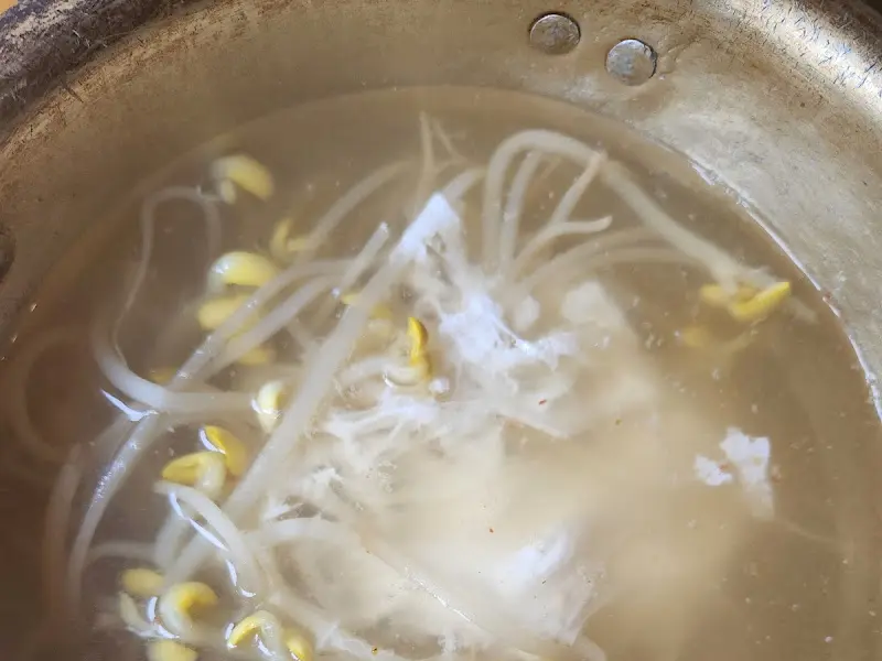 따뜻한 콩나물국