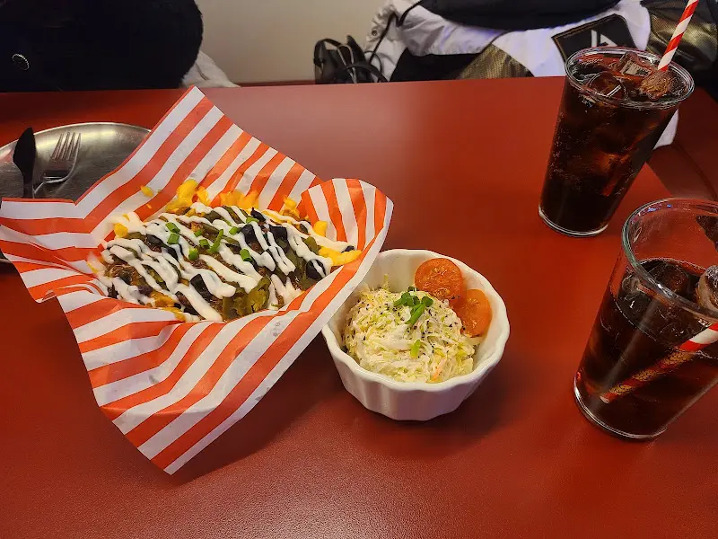 칠리 프라이와 콜슬로