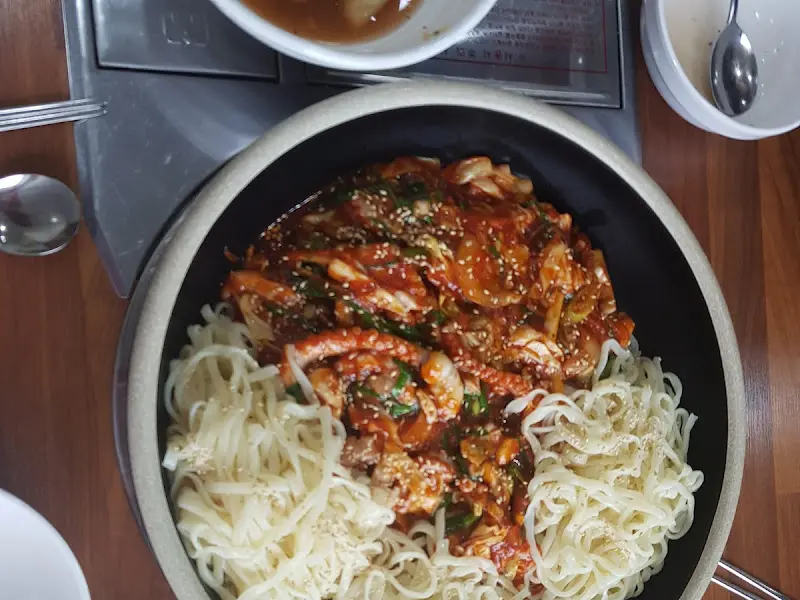 낙지볶음과 함께 나오는 묵사발