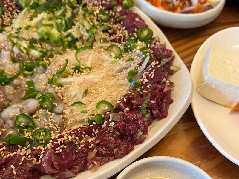 신선한 육회와 탕탕이의 자태