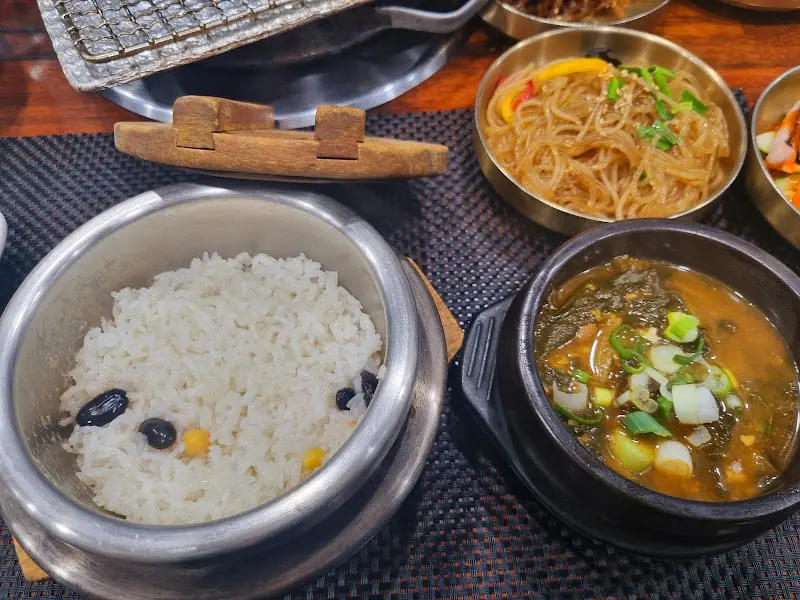 돌솥밥과 시래기 된장국의 환상적인 조합