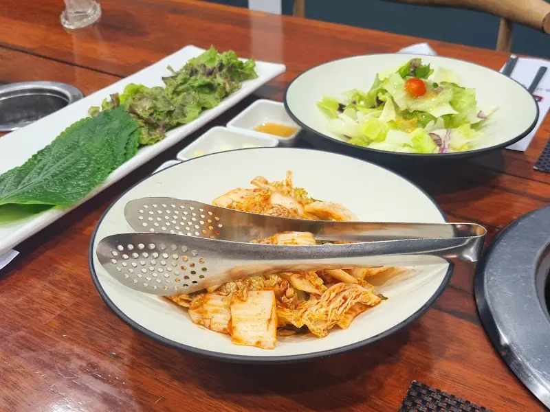 신선한 쌈 채소와 겉절이