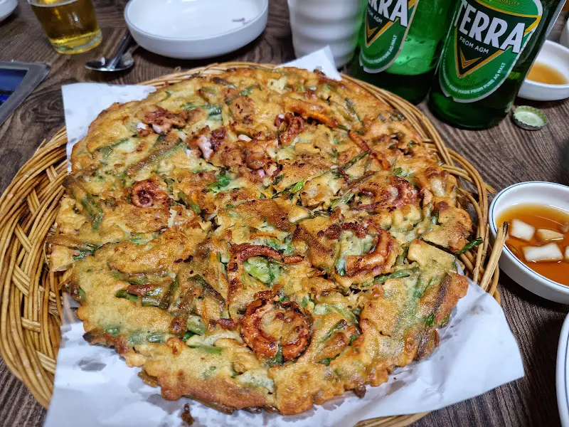 해물이 듬뿍 들어간 낙지해물파전