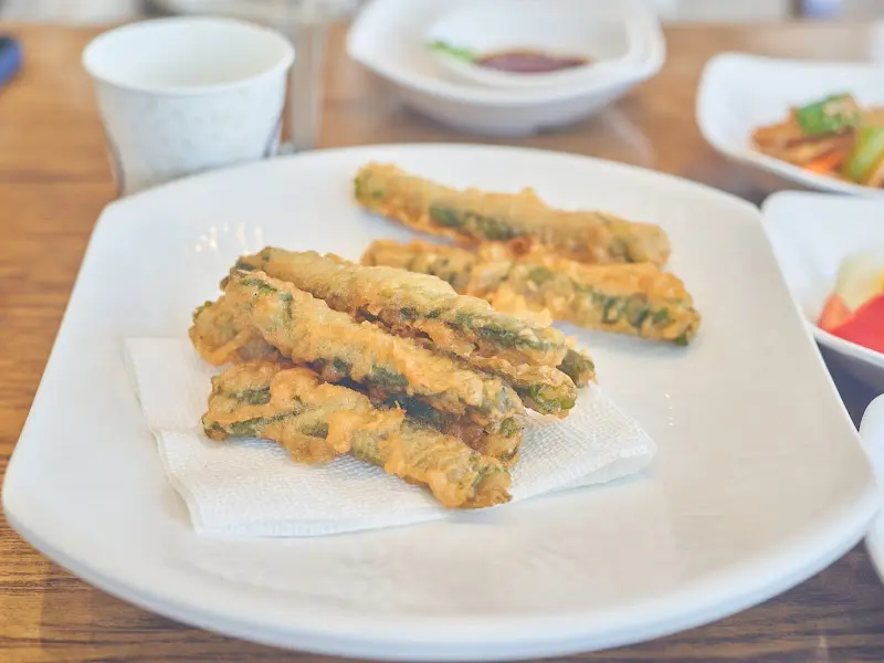 추어튀김을 찍어먹는 소스