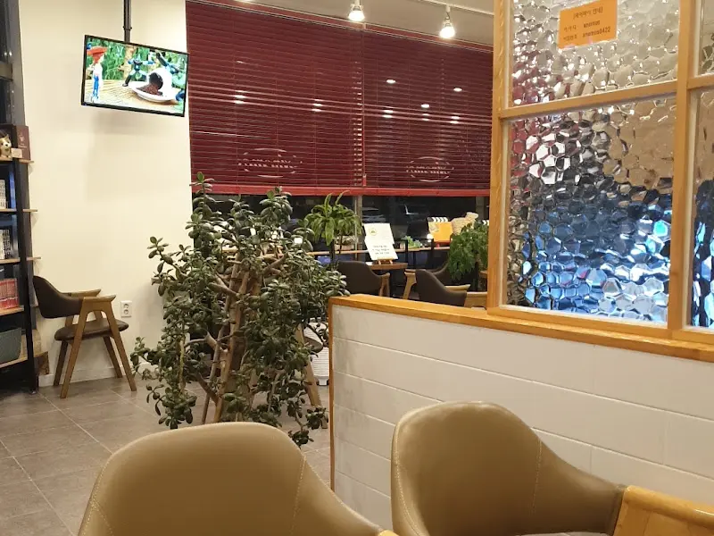 카페 내부 인테리어
