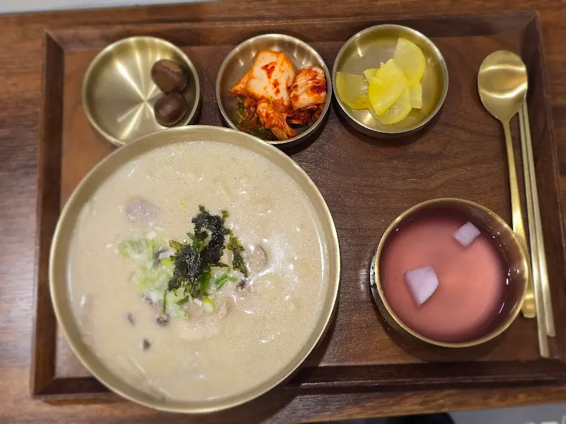 들깨칼국수 한 상 차림