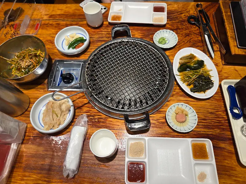 초필살돼지구이 광안직영점 테이블 세팅