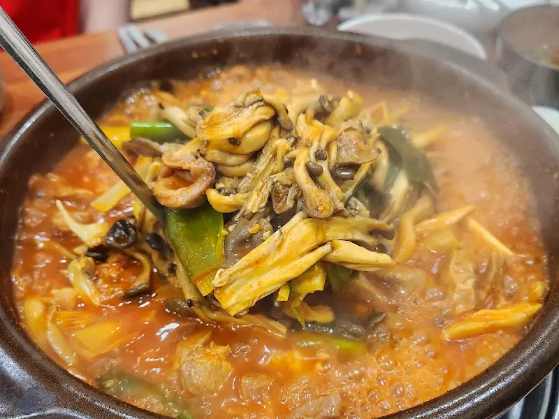 보글보글 끓는 짜글이