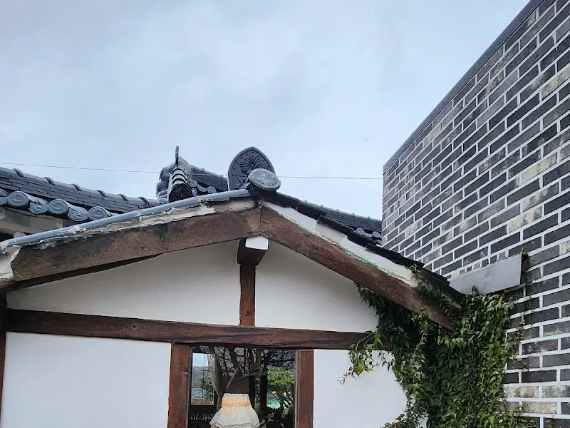 카페 건물 외관