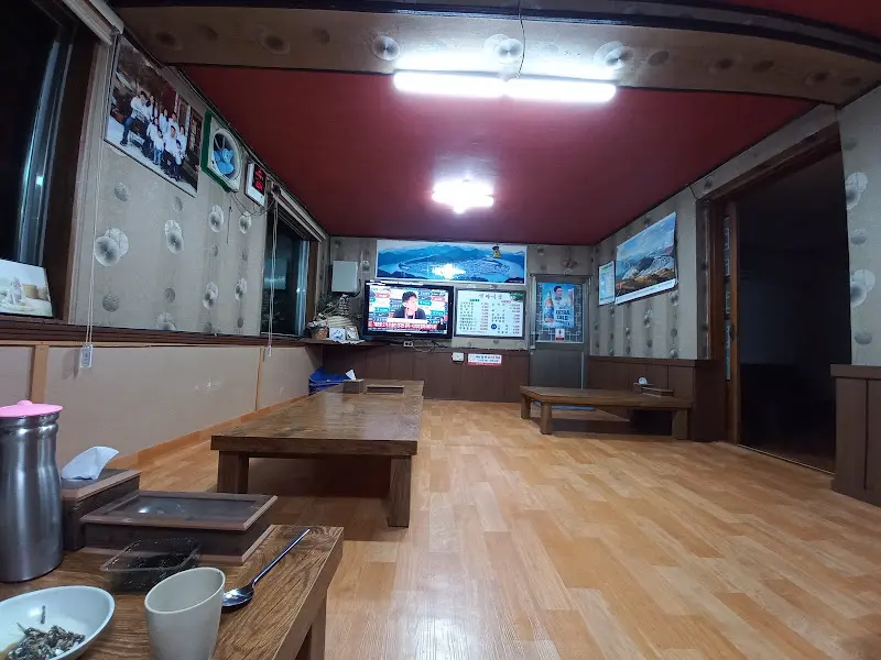 정겨운 분위기의 식당 내부